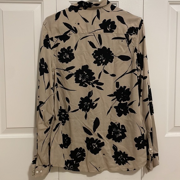 H&M FLORAL BUTTON DOWN SHIRT - Picture 2 of 3